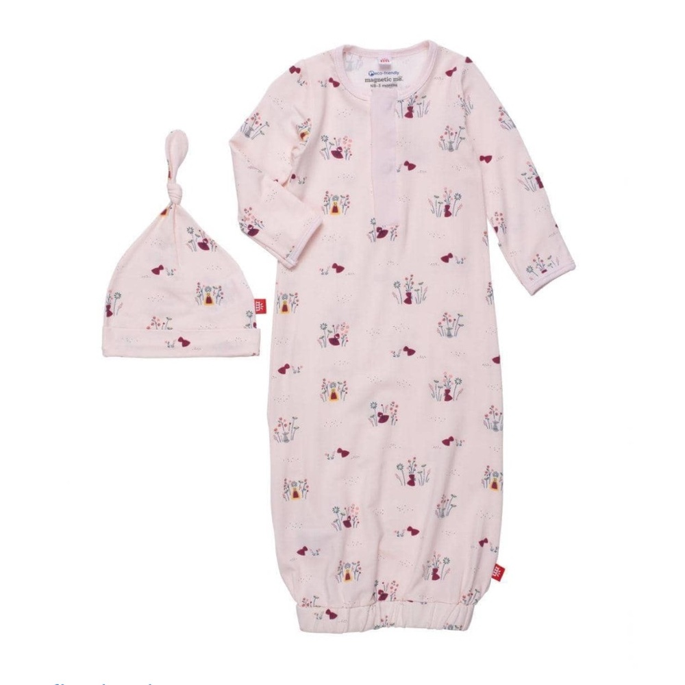 li'l red modal magnetic open bottom gown + hat